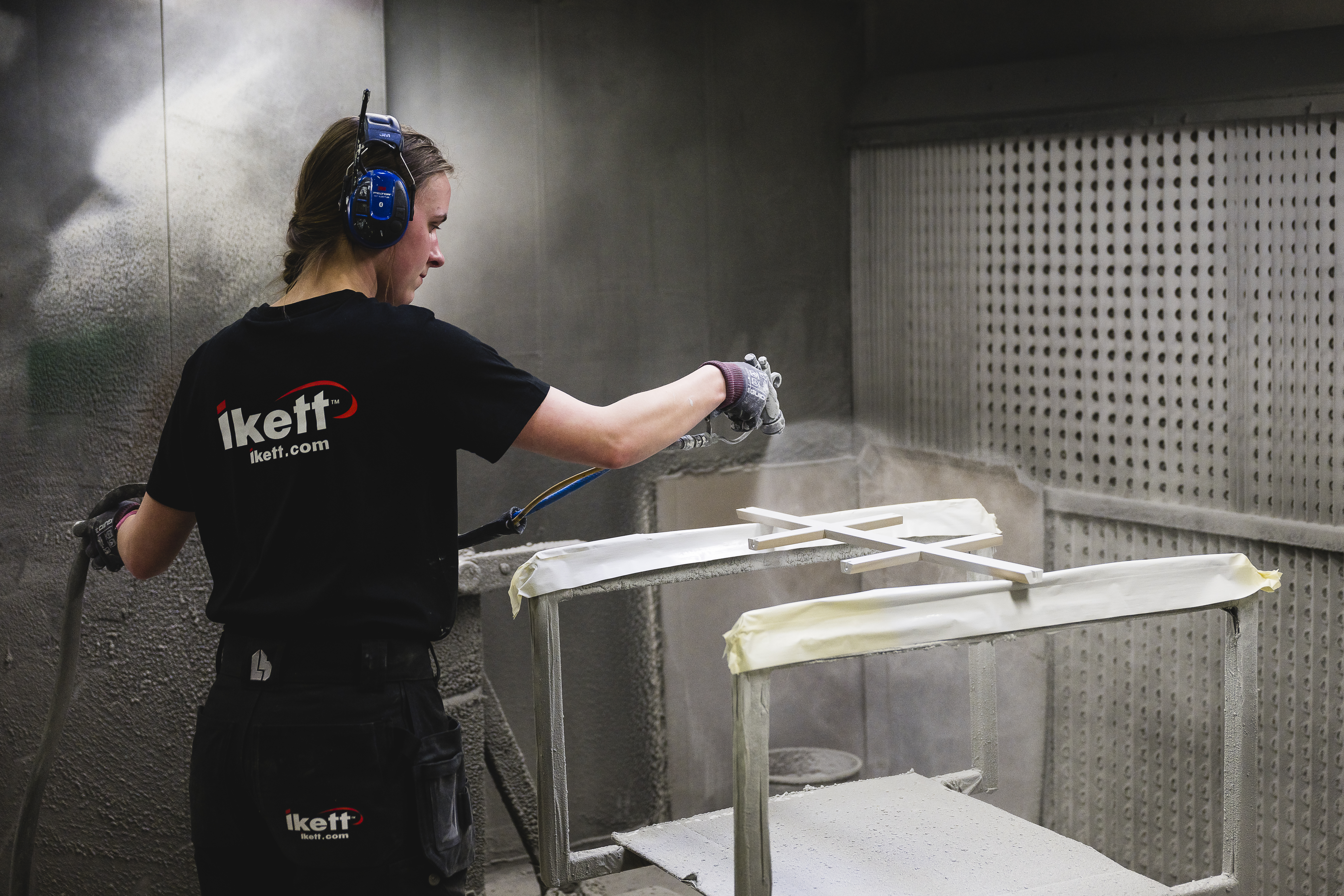 Här i NorDans fabrik möter hantverksmässig produktion moderniserade tillverkningsprocesser.