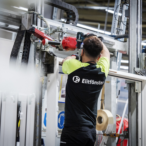 Produktion i Elitfönsters fabrik i Vetlanda. /Foto: Anna Hållams
