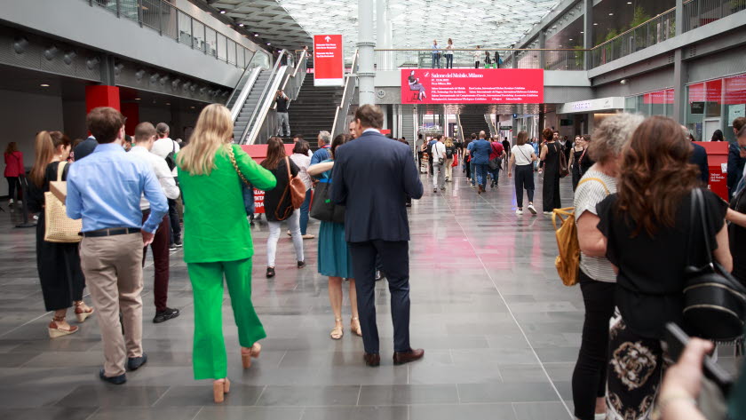 Salone del Mobile - möbelmässan i Milano, entrén.