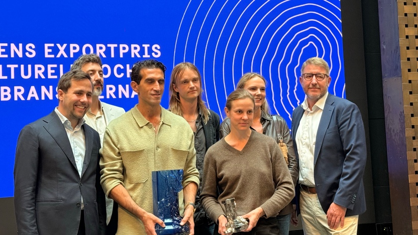 Per Jonas Lindsjö, vd Green Furniture Concept här tillsammans med bland andra Josef Fares som tog emot regeringens exportpris för Hazelight Studios och Benjamin Dousa, Sveriges utrikes- och handelsminister.