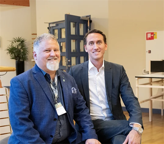 Mattias Lindahl, professor i produktrelaterat miljöarbete vid Linköpings universitet, samt Karl-Johan Linghede, vd för Modular management. 