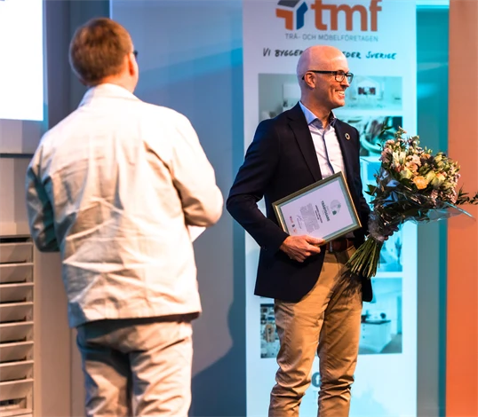Anders Carlsson, hållbarhetschef på Derome, vinner första upplagan av Årets Träbyggare