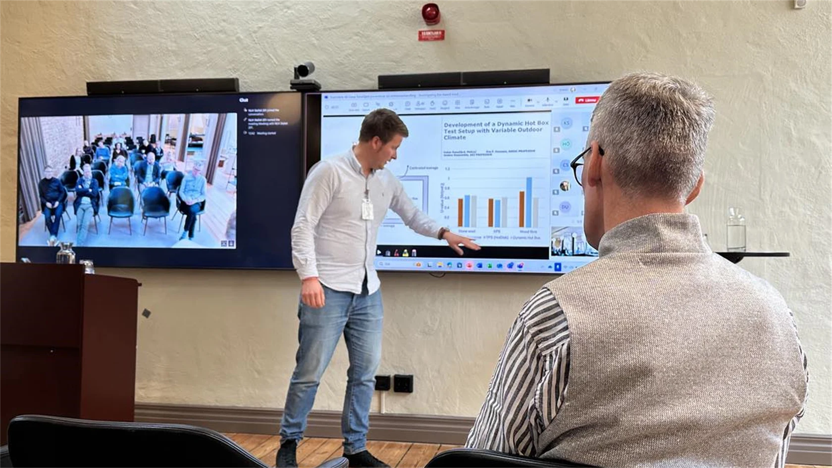 Oskar Ranefjärd presenterar sin forskning om biobaserad isolering.